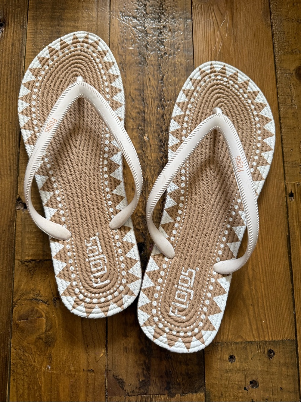 WHITE FLOJOS FLIP FLOPS 7 used Once